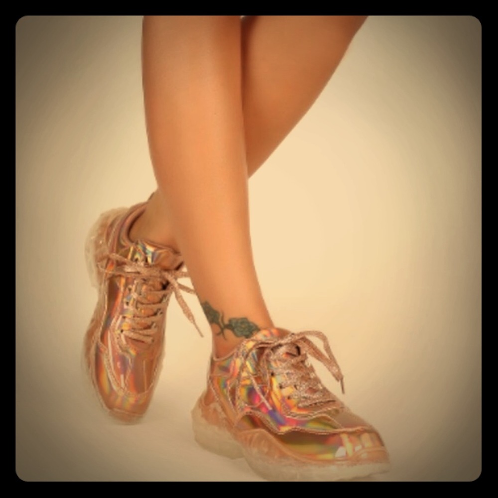 🚨Clearance🚨🎉HP🎉🔥Rose Gold Sneakers🔥